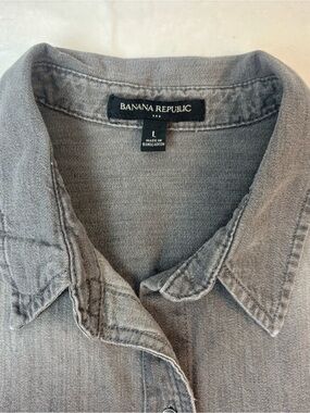 Banana Republic Gray Chambray Button-Down Shirt | Women’s Large